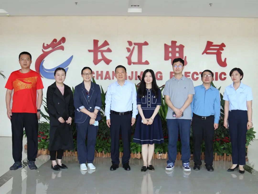 蹲点民企看“荆”彩 | 经济日报、湖北日报采访团调研长运娱乐发展